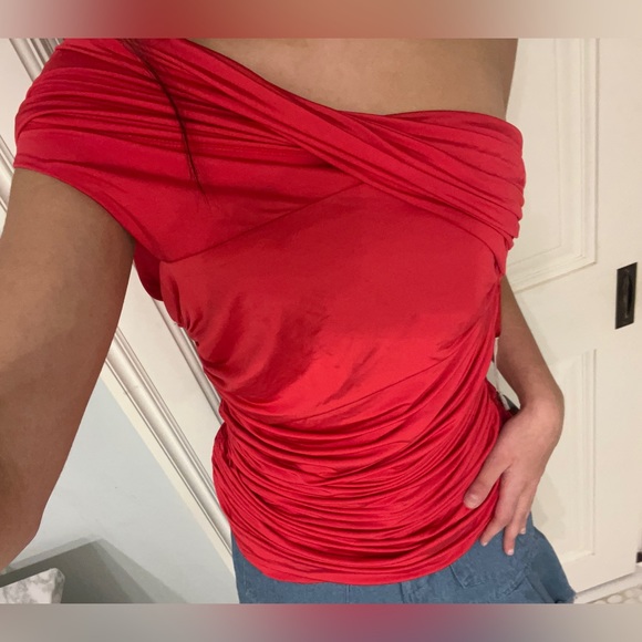 Adorable red off the shoulder top - Picture 1 of 4